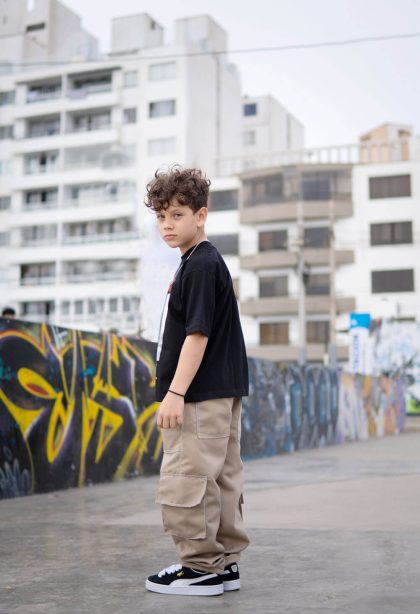 Pack Kids: 2 Polos boxy/over + Pantalón cargo BE + Regalo collar