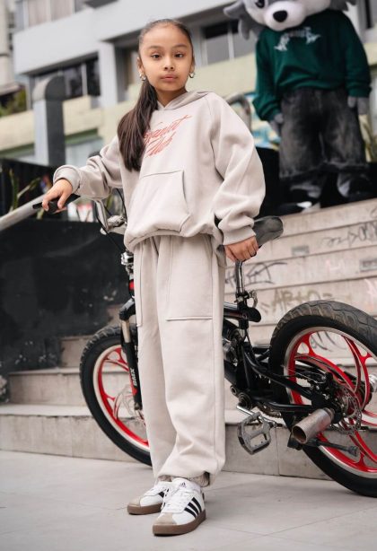 Pack Kids: Polera Agatha + Buzo oversize Ag + Regalo prenda